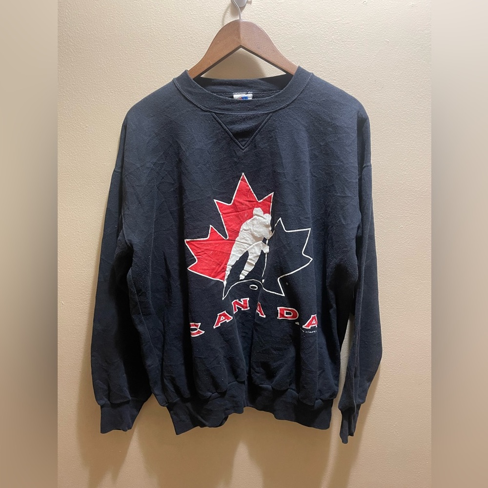 Bulletin Athletic Canada Sweater…XL…26x26
Made in Canada